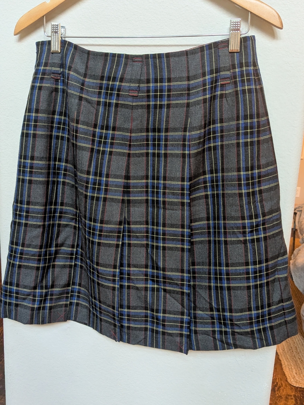 Casual Corner Gray Plaid Pleated Skirt with Blue and Yellow Stripes - Picture 4 of 4
